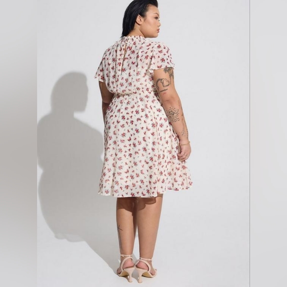 Torrid Mini Chiffon Smocked Dress Rose Floral Size 3 NWT - Picture 2 of 7